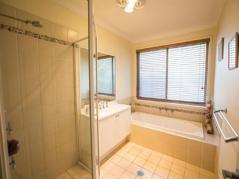 2 Boos Road, Forresters Beach NSW 2260