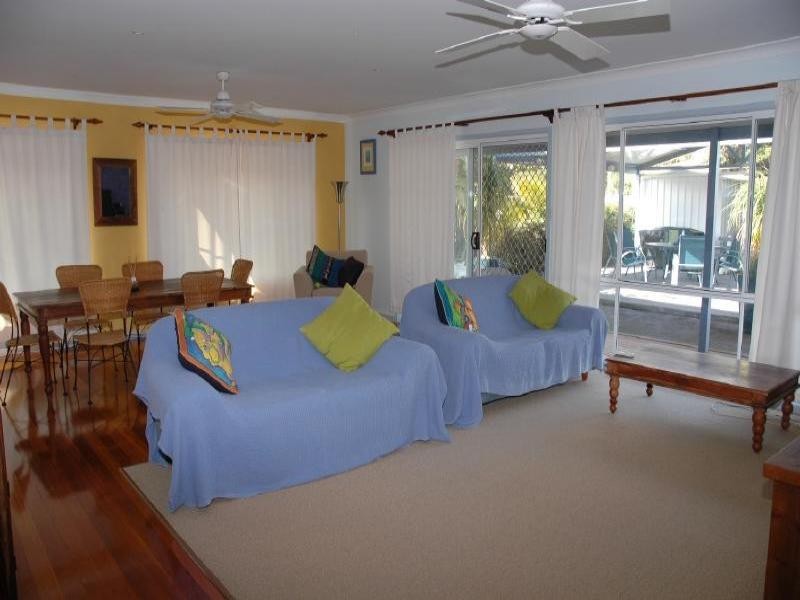 49 John Street, Forresters Beach NSW 2260
