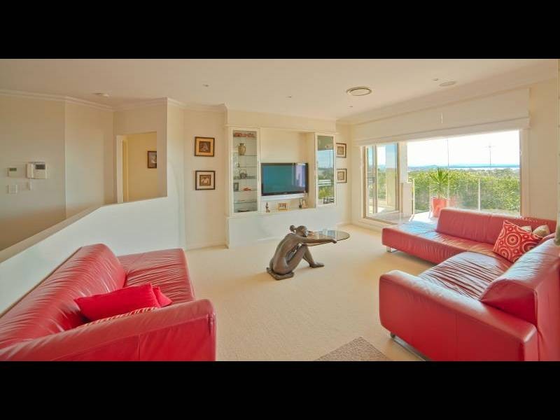 3 Peak Street, Bateau Bay NSW 2261