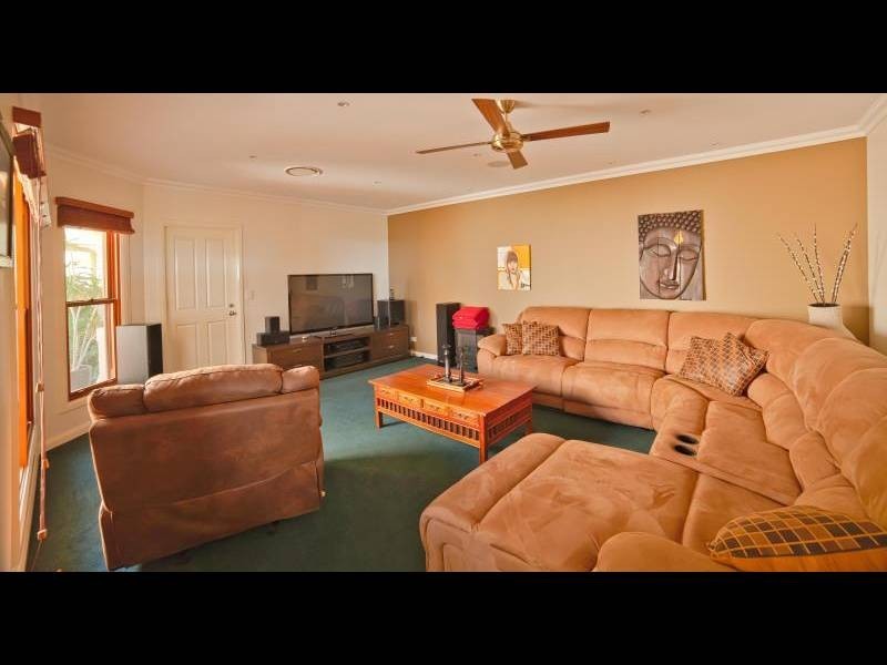 3 Peak Street, Bateau Bay NSW 2261