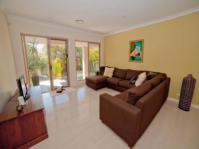 3 Peak Street, Bateau Bay NSW 2261
