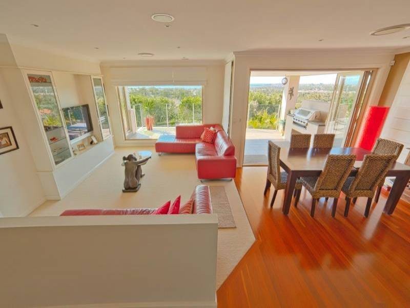 3 Peak Street, Bateau Bay NSW 2261