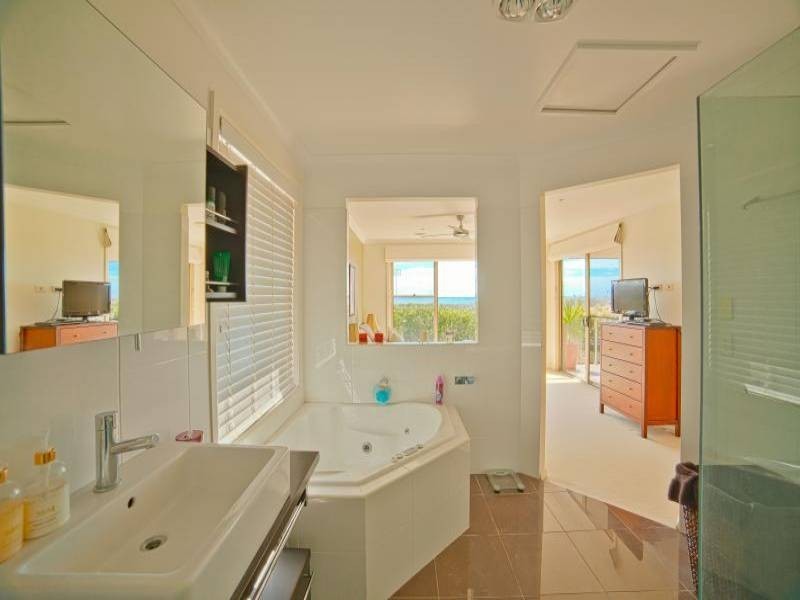 3 Peak Street, Bateau Bay NSW 2261