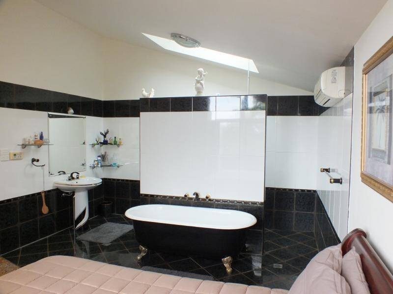 36 Anglers Ave, Bateau Bay NSW 2261
