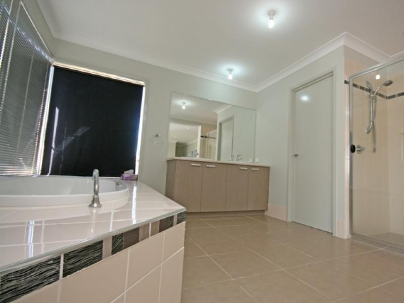 4 Picnic Creek, Coomera QLD 4209