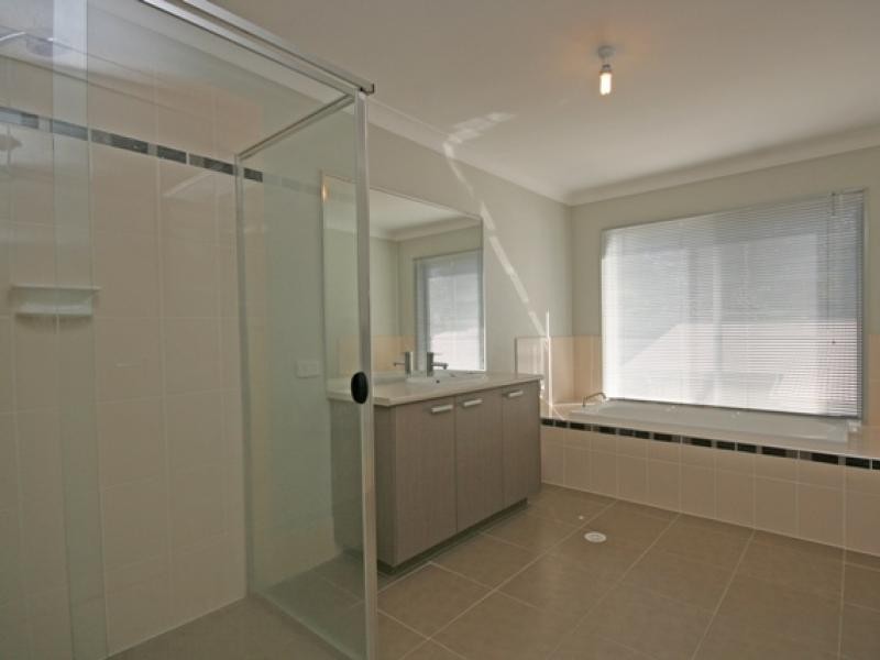 4 Picnic Creek, Coomera QLD 4209