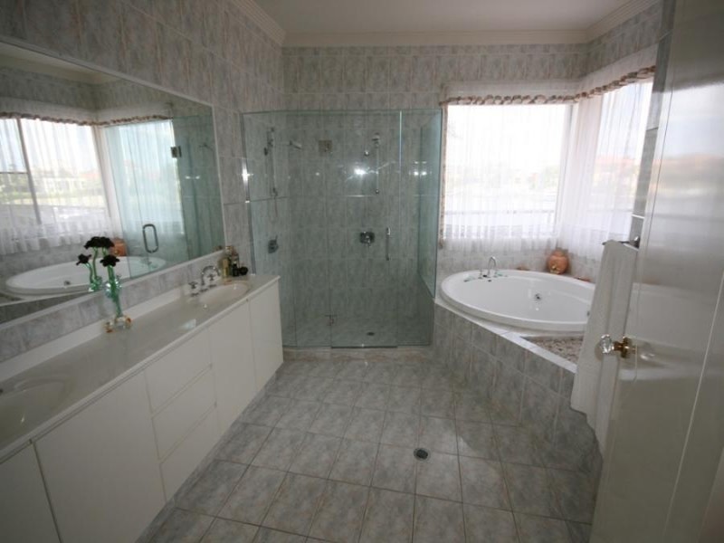 Hope Island QLD 4212