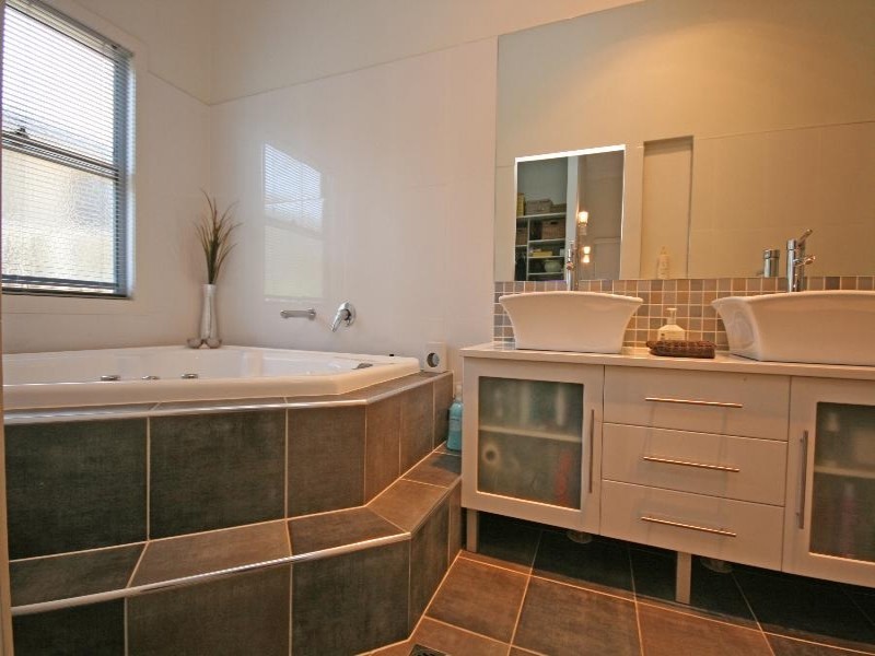 Pacific Pines QLD 4211