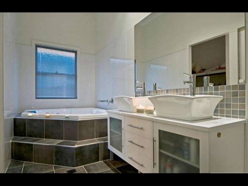 Pacific Pines QLD 4211