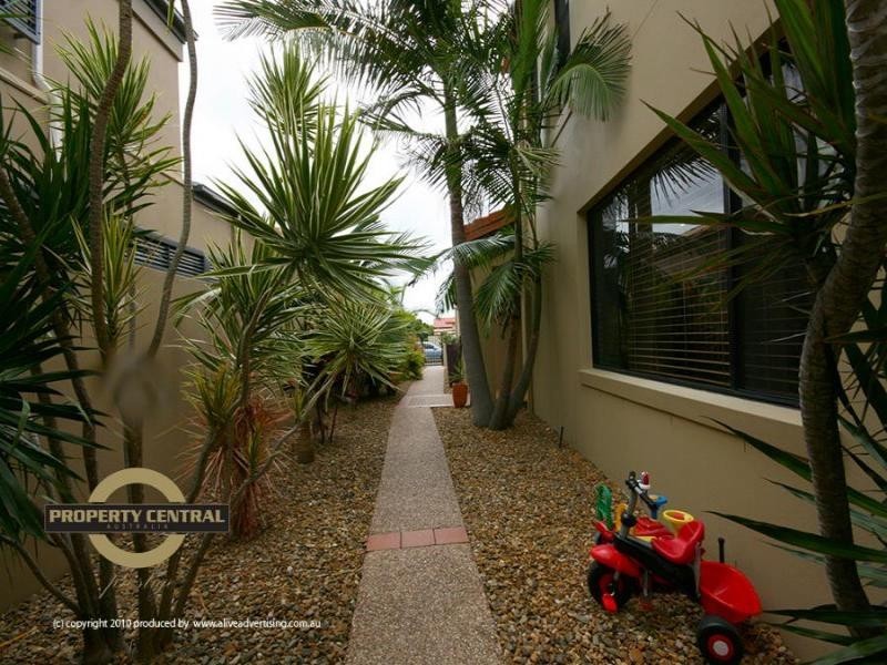 16 Saltair Gr, Monterey Keys QLD 4212