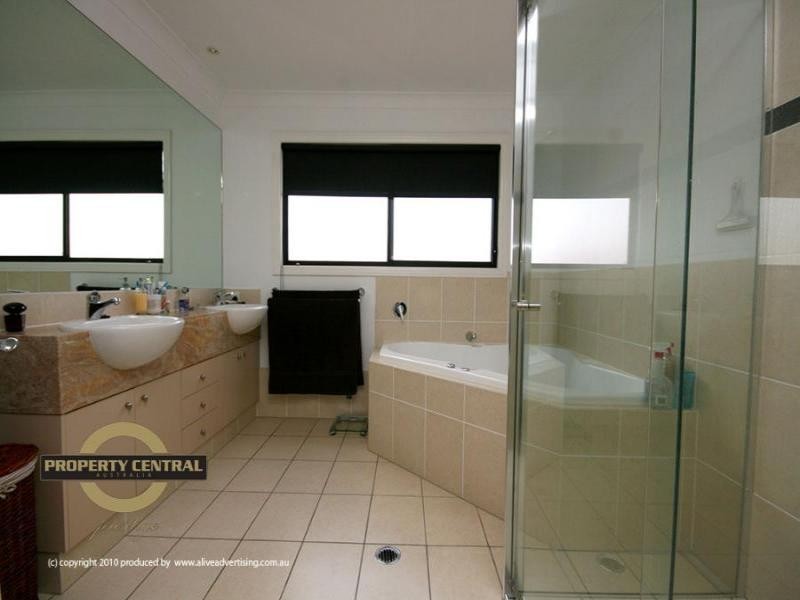 16 Saltair Gr, Monterey Keys QLD 4212