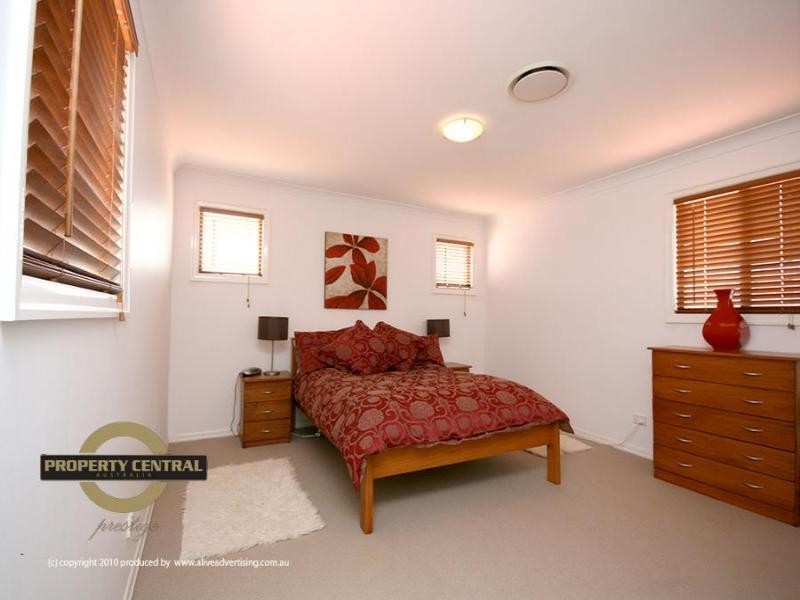16 Saltair Gr, Monterey Keys QLD 4212
