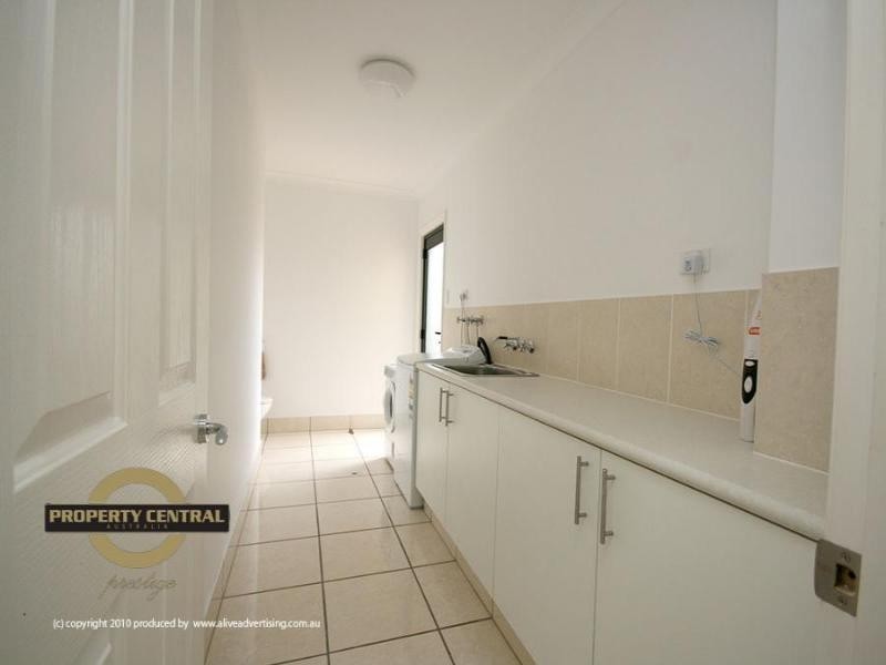16 Saltair Gr, Monterey Keys QLD 4212