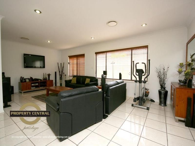 16 Saltair Gr, Monterey Keys QLD 4212