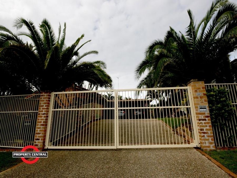 2 Bonin Close, Pacific Pines QLD 4211