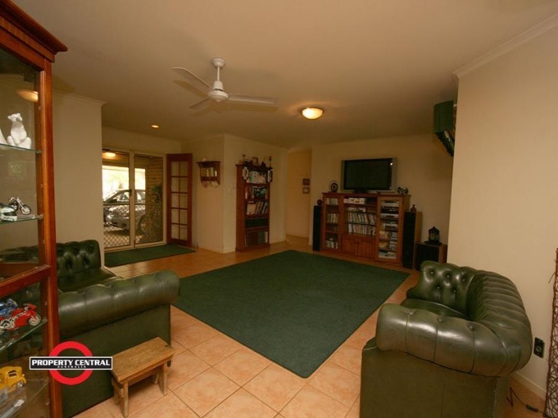 2 Bonin Close, Pacific Pines QLD 4211