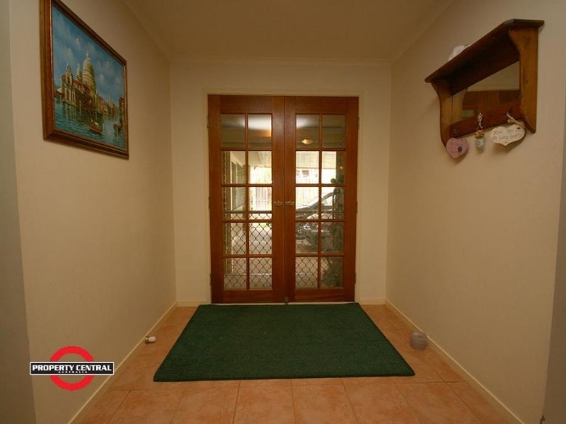 2 Bonin Close, Pacific Pines QLD 4211