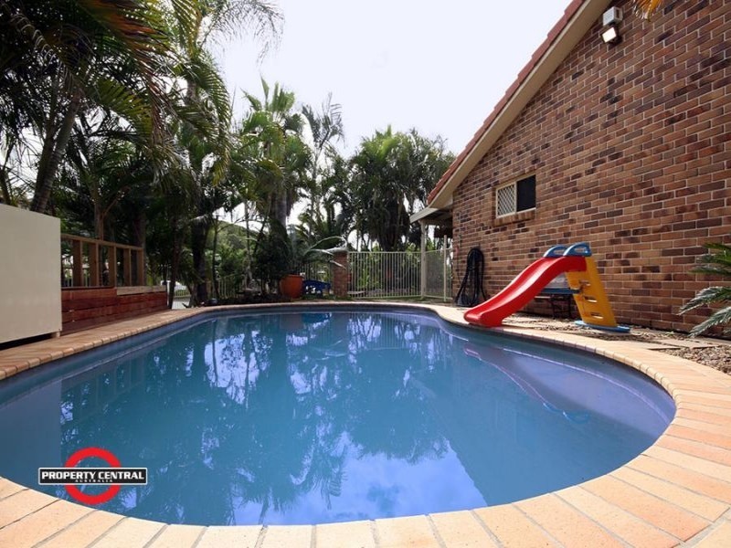 2 Bonin Close, Pacific Pines QLD 4211