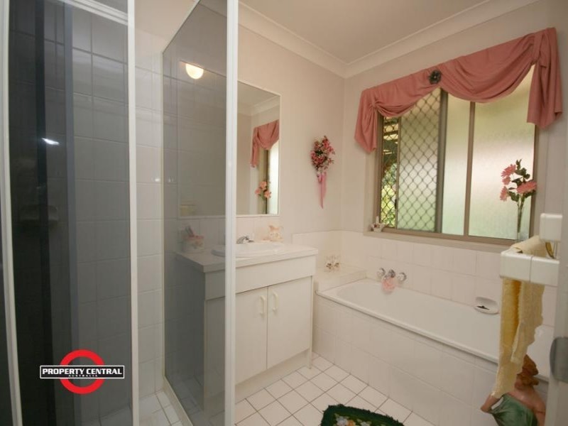 2 Pambula Ct, Helensvale QLD 4212