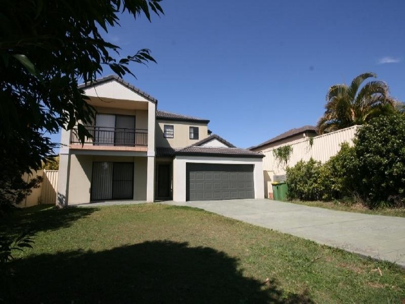 8 Katie Court, Arundel QLD 4214