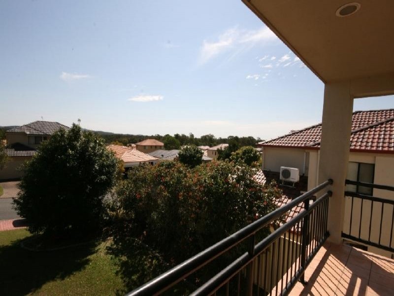 8 Katie Court, Arundel QLD 4214