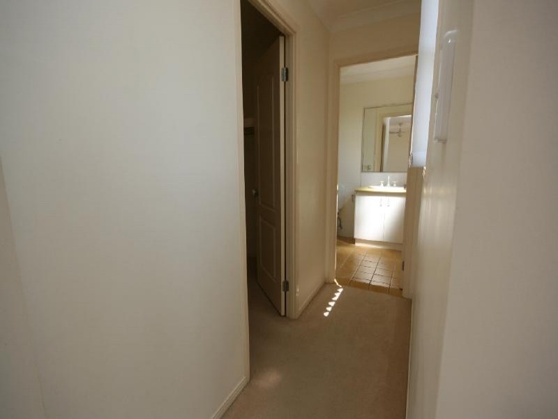 8 Katie Court, Arundel QLD 4214