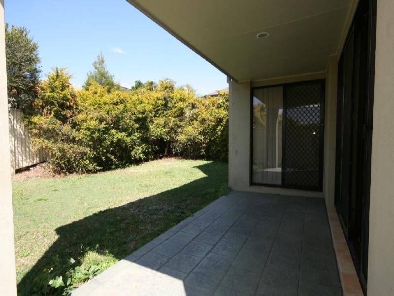 8 Katie Court, Arundel QLD 4214