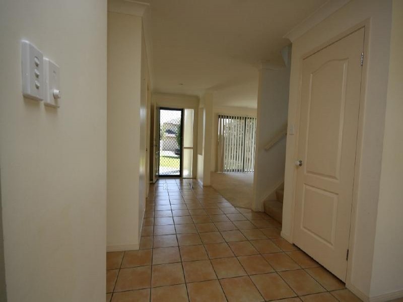 8 Katie Court, Arundel QLD 4214