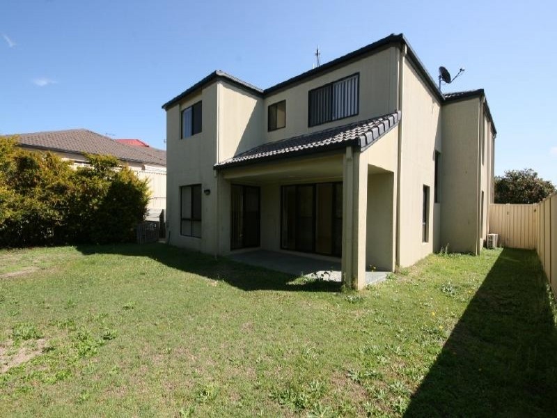 8 Katie Court, Arundel QLD 4214