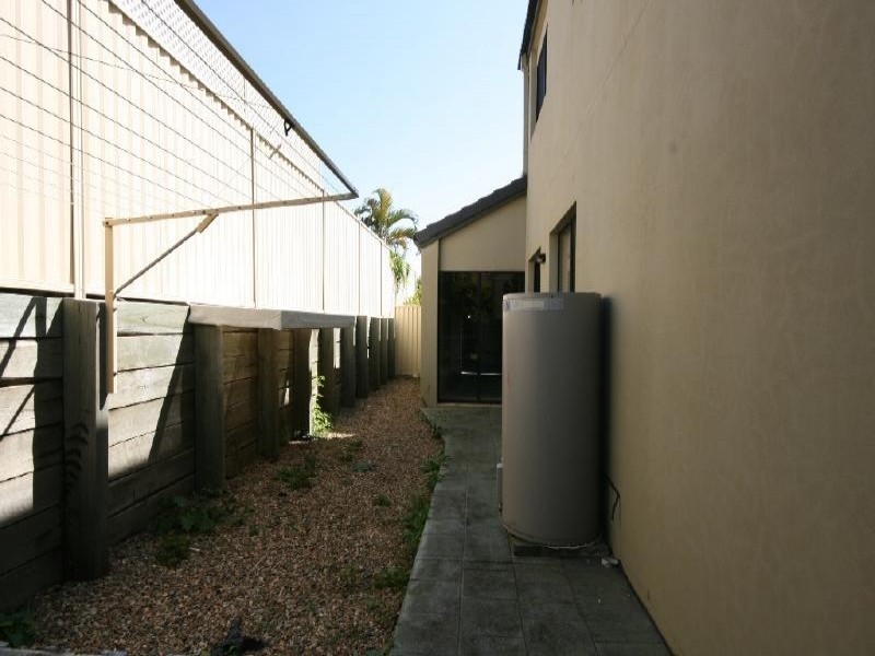 8 Katie Court, Arundel QLD 4214