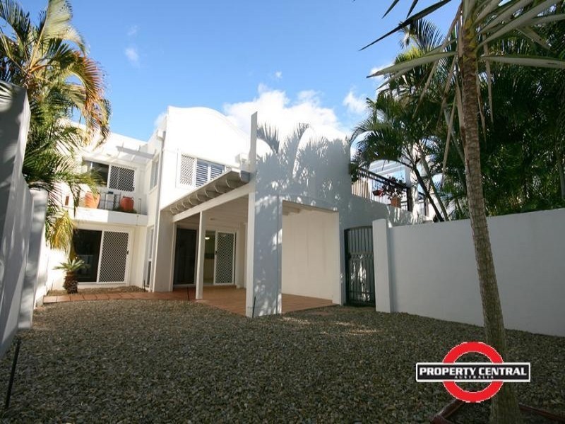 2/100 Cotlew St East, Southport QLD 4215