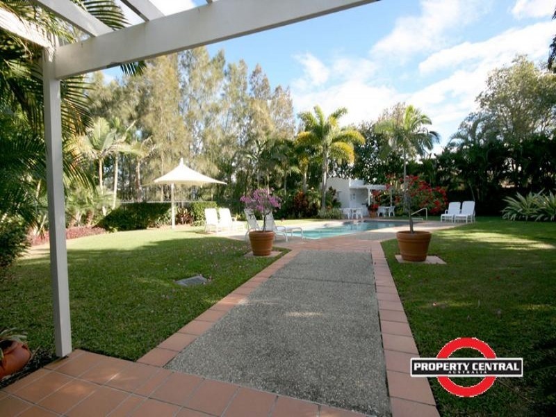 2/100 Cotlew St East, Southport QLD 4215