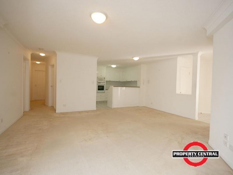 2/100 Cotlew St East, Southport QLD 4215