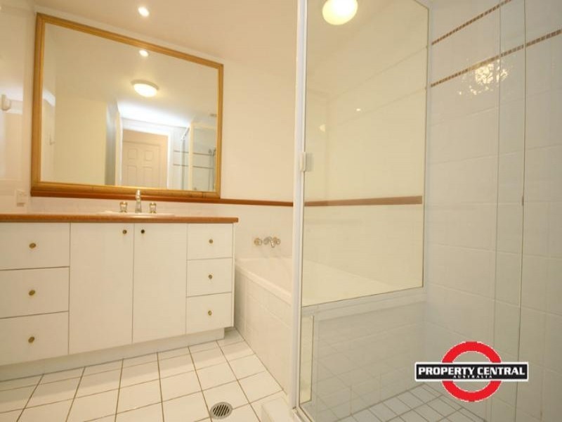2/100 Cotlew St East, Southport QLD 4215