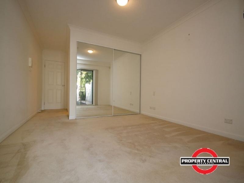 2/100 Cotlew St East, Southport QLD 4215