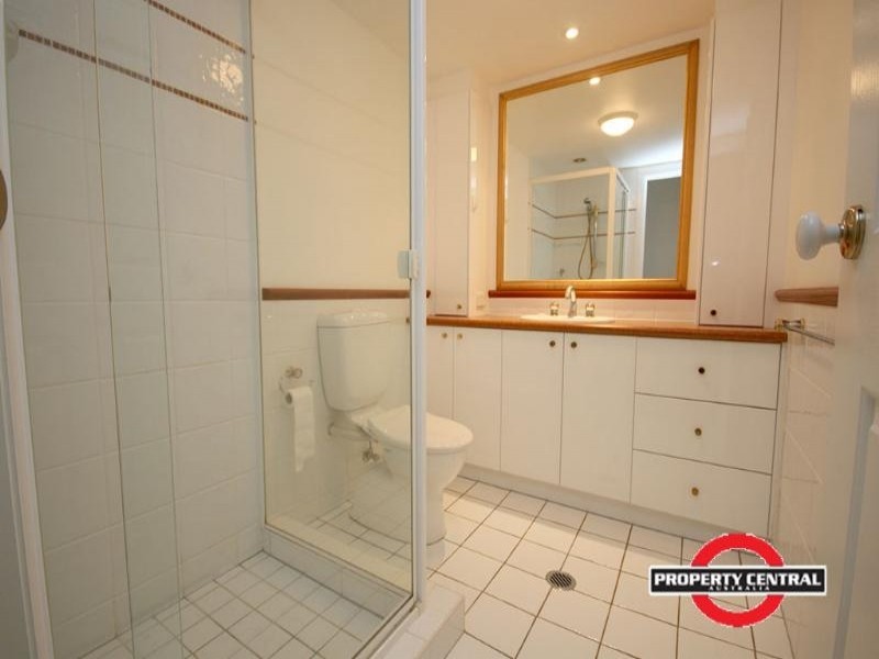 2/100 Cotlew St East, Southport QLD 4215
