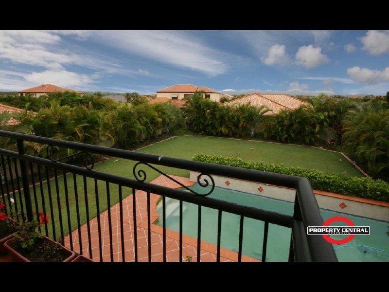 25 Calmwater Cres, Helensvale QLD 4212