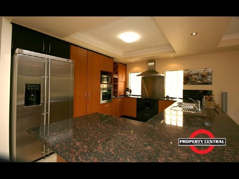 25 Calmwater Cres, Helensvale QLD 4212