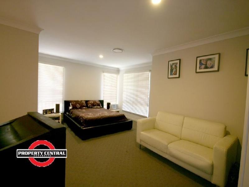 52 Codrington Circuit, Pacific Pines QLD 4211