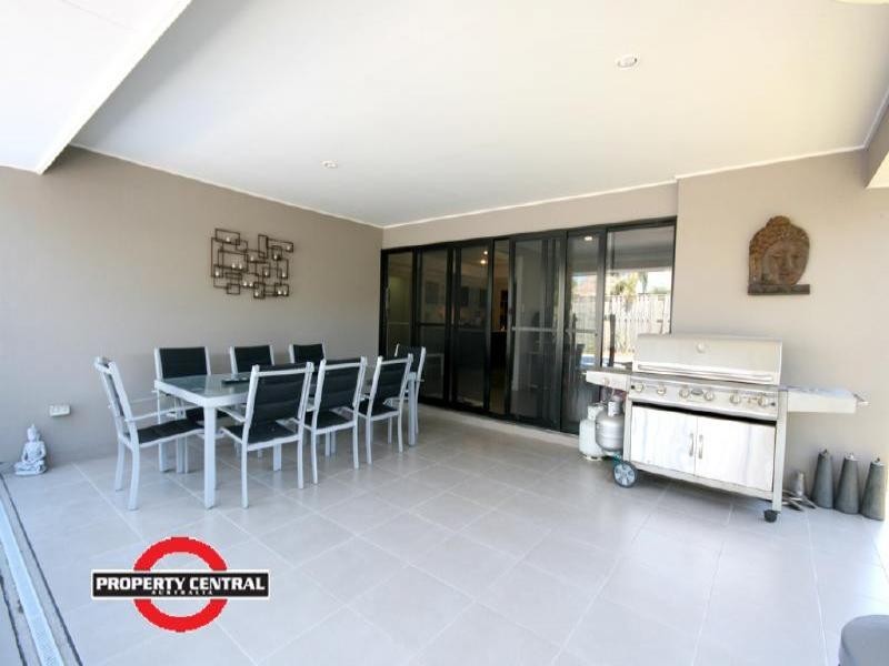 52 Codrington Circuit, Pacific Pines QLD 4211