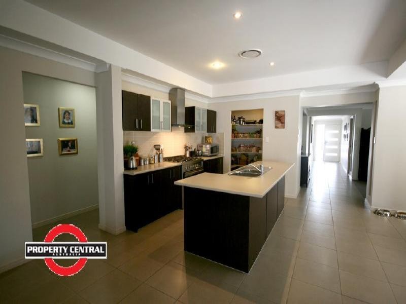 52 Codrington Circuit, Pacific Pines QLD 4211