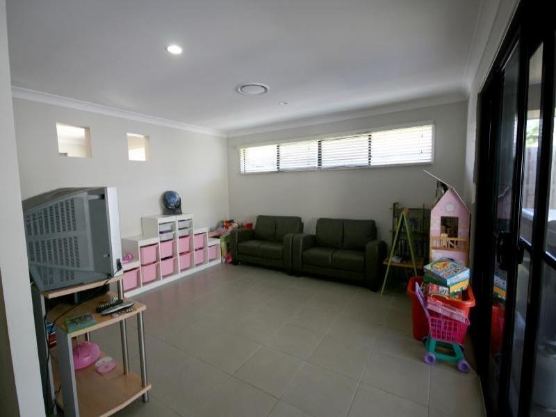 52 Codrington Circuit, Pacific Pines QLD 4211