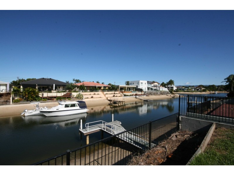 8 Bahia Ct, Broadbeach Waters QLD 4218