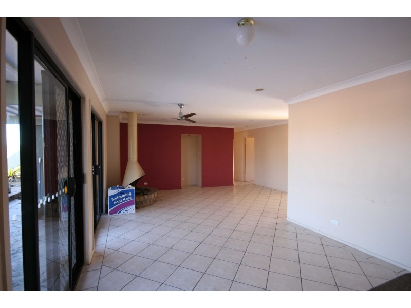 8 Bahia Ct, Broadbeach Waters QLD 4218