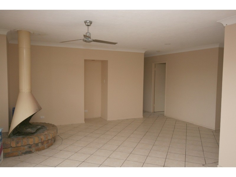 8 Bahia Ct, Broadbeach Waters QLD 4218