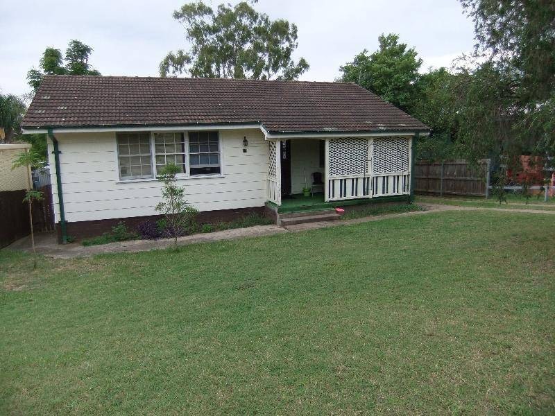 18 Anzac Parade, Muswellbrook NSW 2333