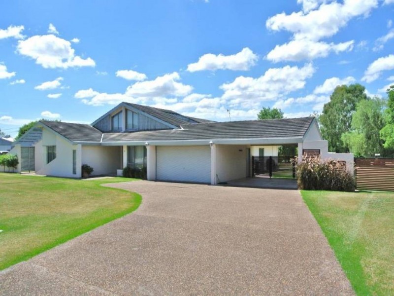 15-17 Paxton Street, Denman NSW 2328