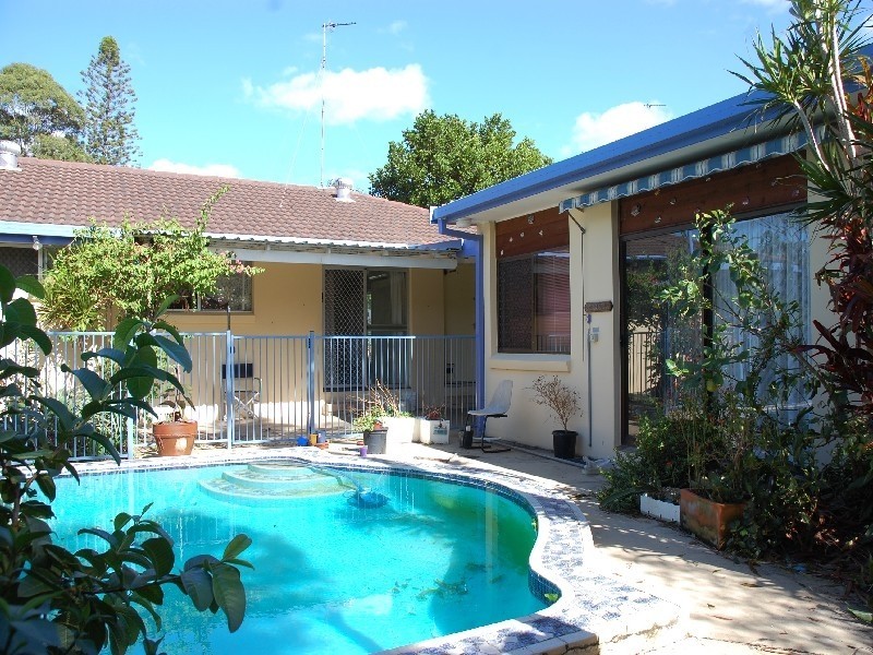 44 Fairsky Avenue, Mermaid Waters QLD 4218