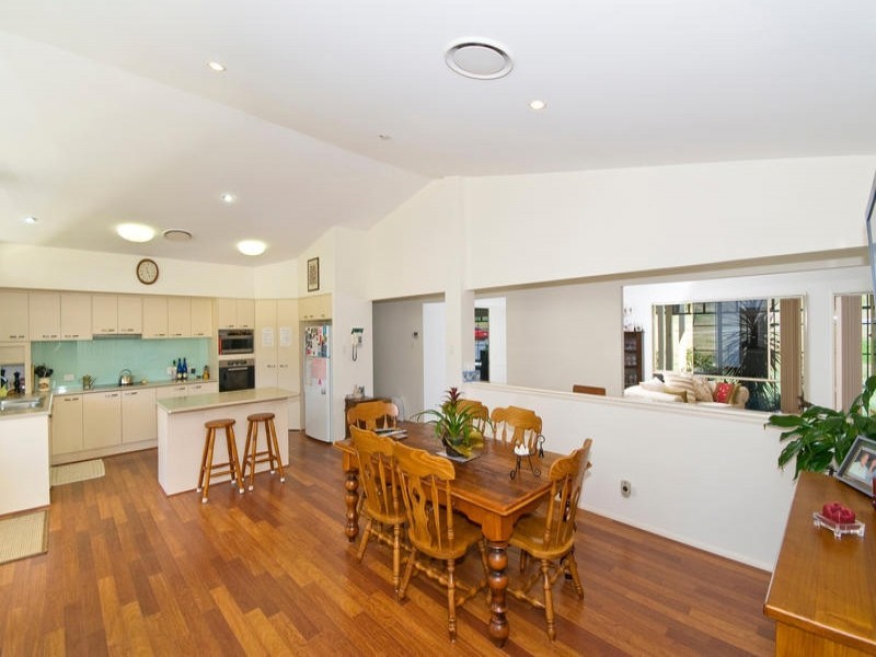 6 Fairy Wren Crt, Bonogin QLD 4213