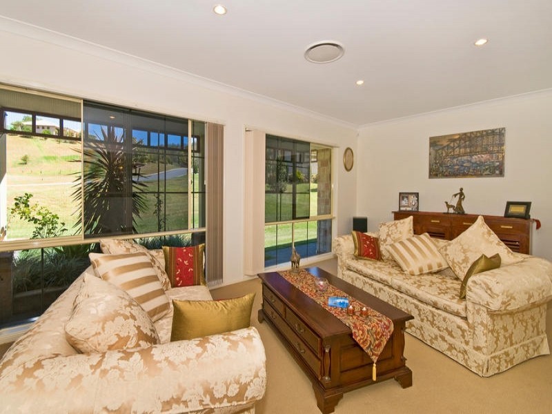 6 Fairy Wren Crt, Bonogin QLD 4213
